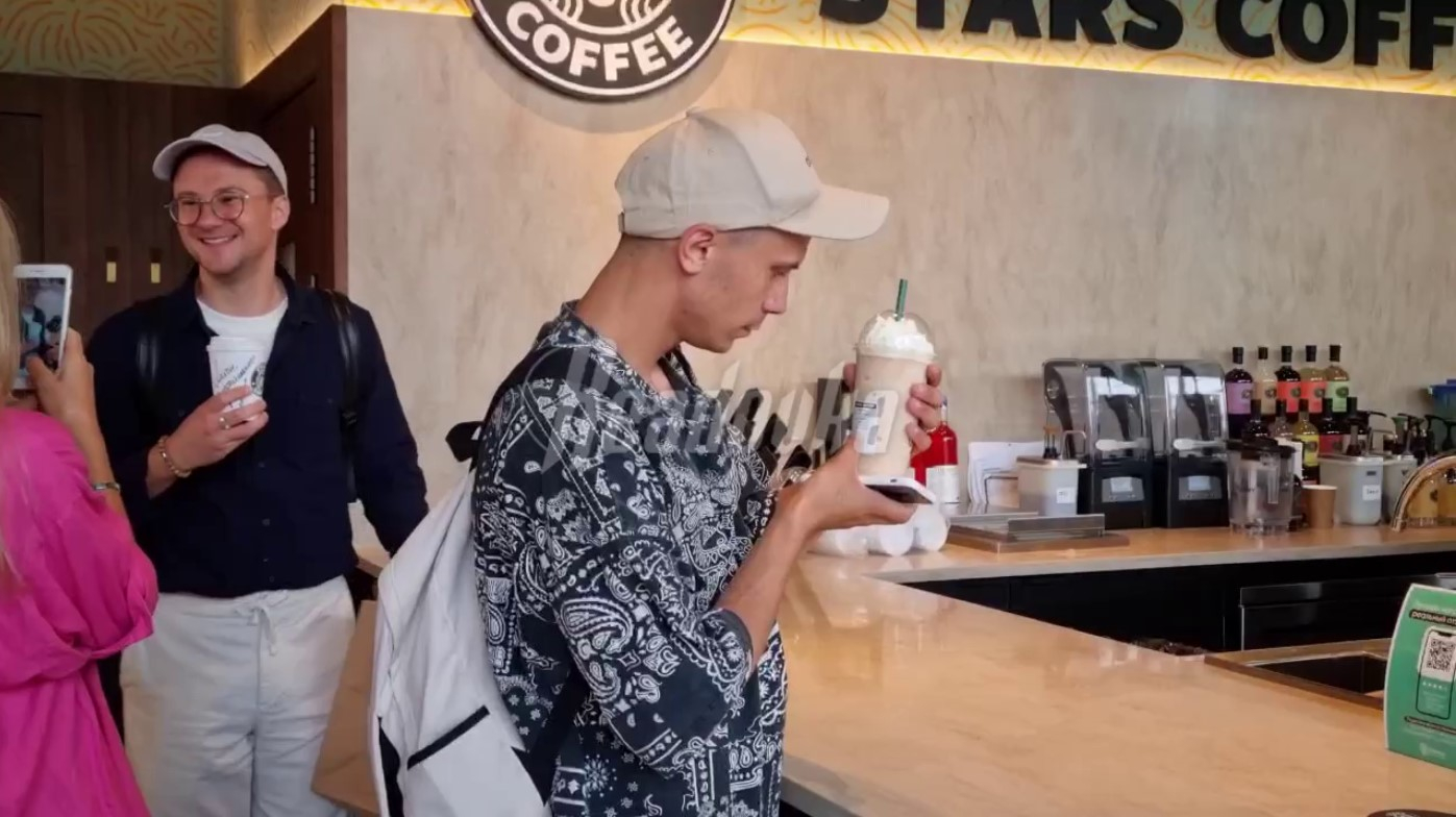 Stars Coffee заработал для обычных клиентов