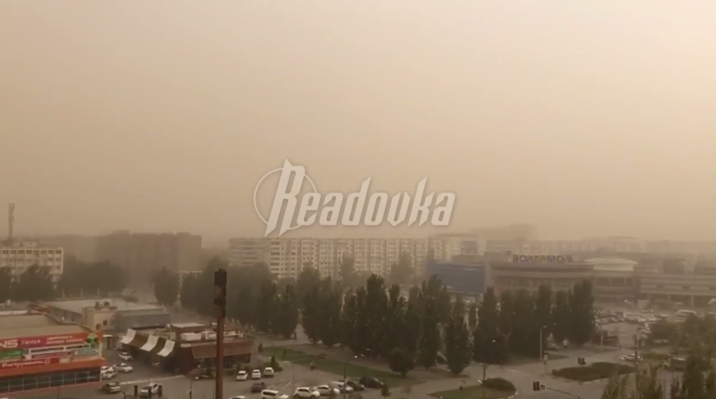 После мощнейших ливней Волгоградскую область накрыла пыльная буря