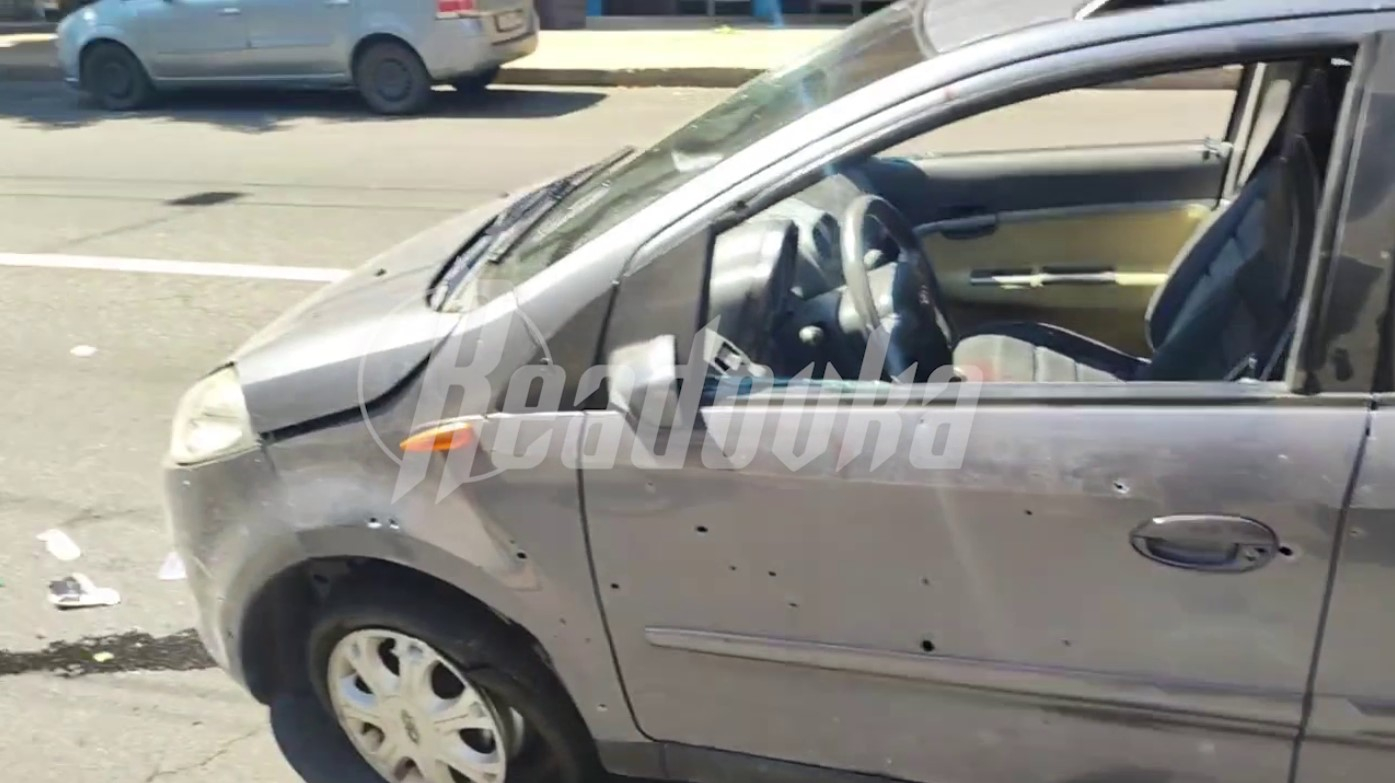 Появились кадры разбитых автомобилей, пострадавших в результате удара ВСУ по Донецку