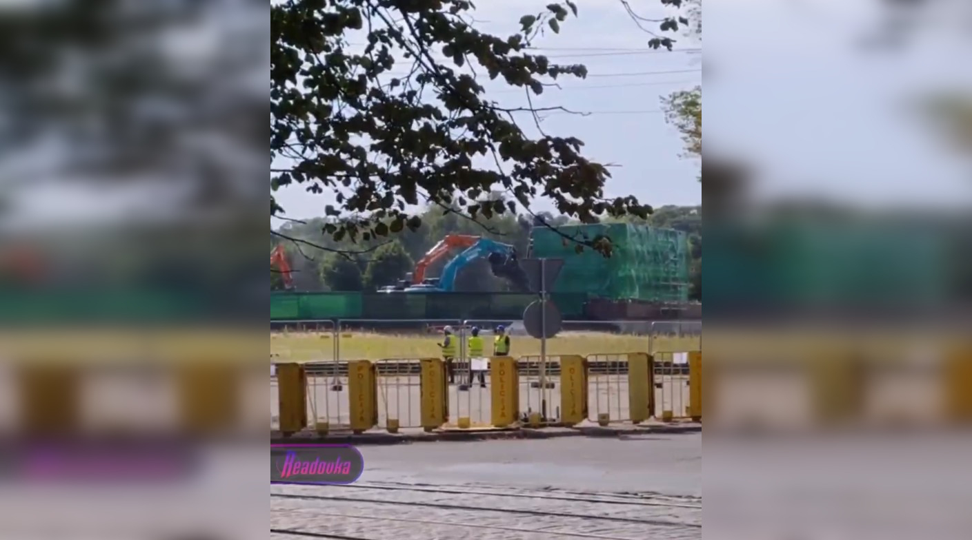 Снос памятника Освободителям в Риге идет полным ходом