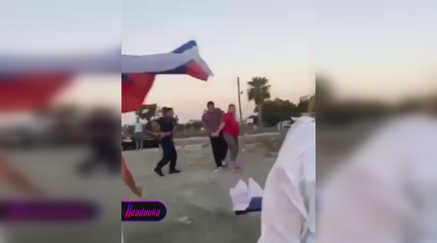 На Кипре украинка напала с ножом на россиян из-за национального флага