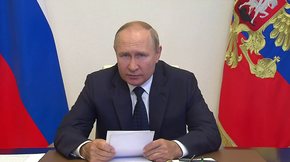Владимир Путин на совещании поднял вопрос ликвидации природных пожаров в России