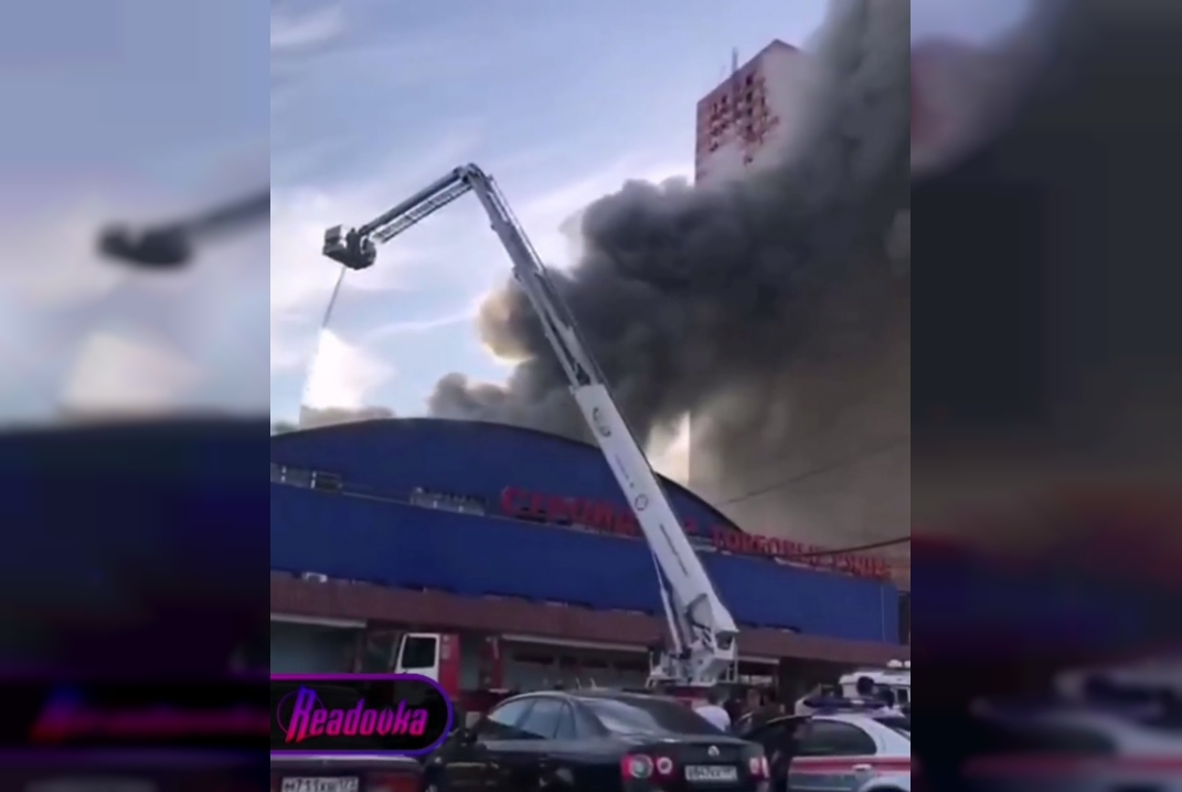 На севере Москвы загорелся рынок «Стройдвор»