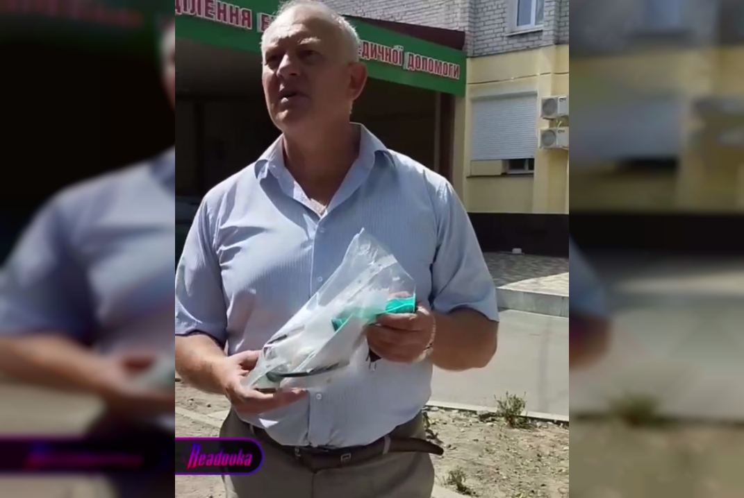 Главврач больницы в Запорожской области показал доказательство обстрелов ВСУ