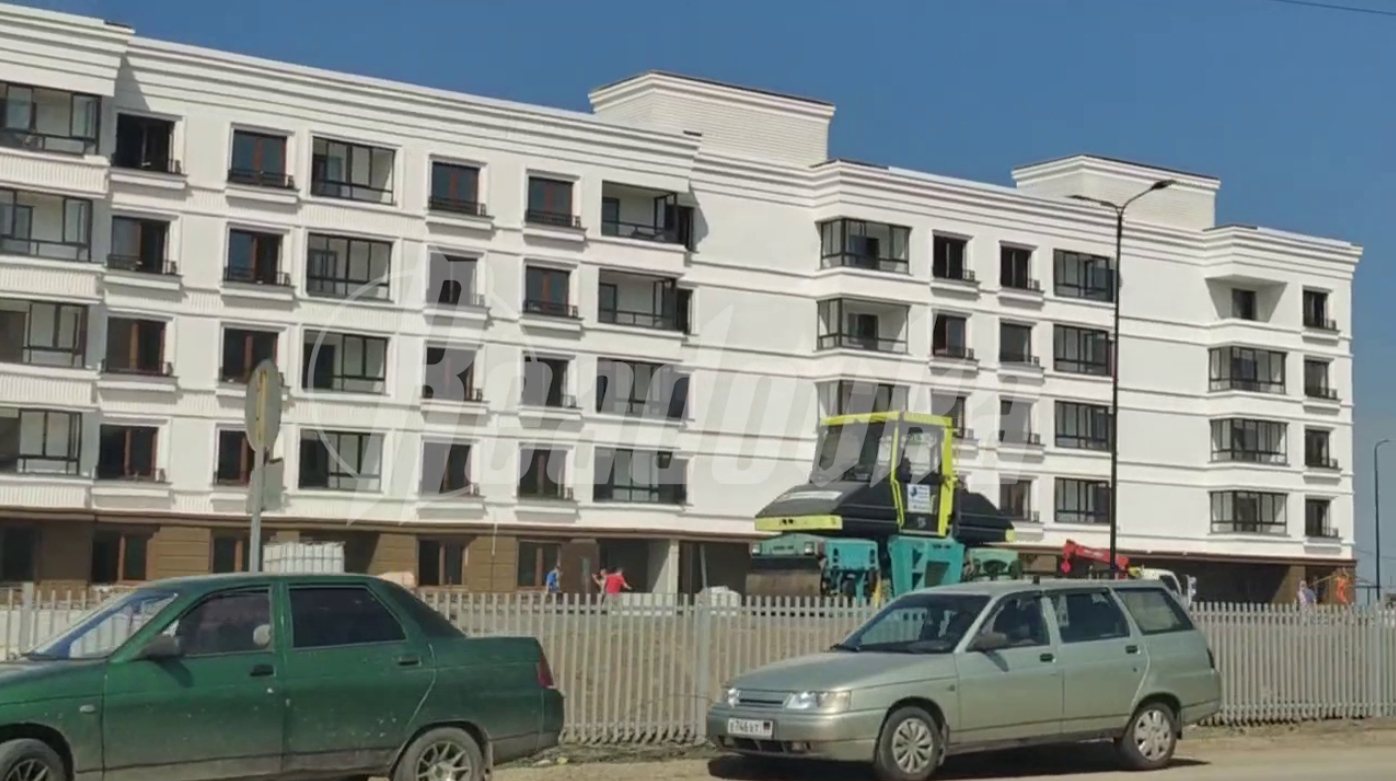В Мариуполе официально сданы в эксплуатацию первые три многоквартирных дома