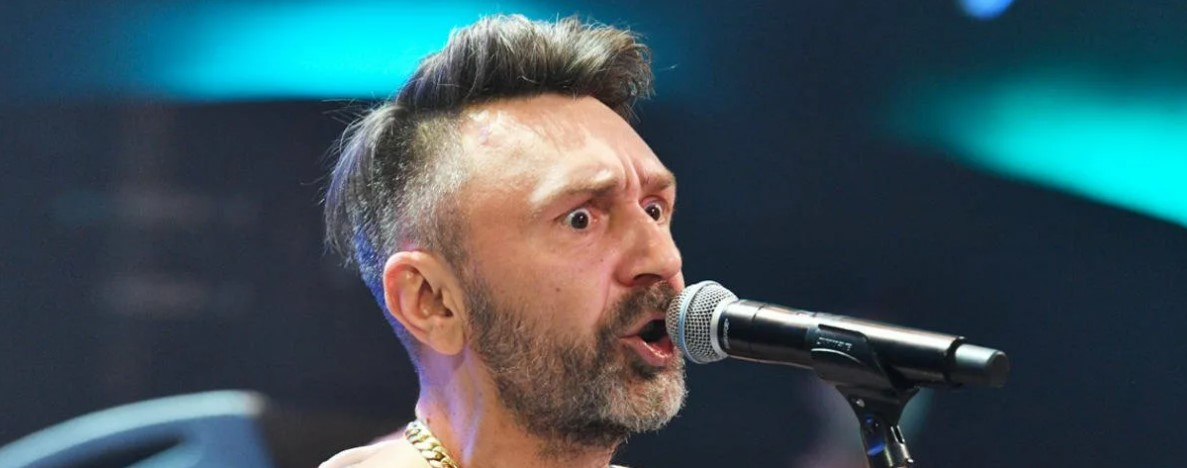 Сергей Шнуров сообщил, что певицу Земфиру в России никто не отменял