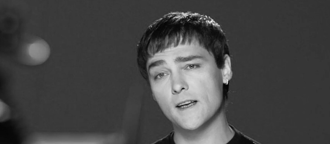 Фанаты атаковали могилу Юрия Шатунова в день его рождения