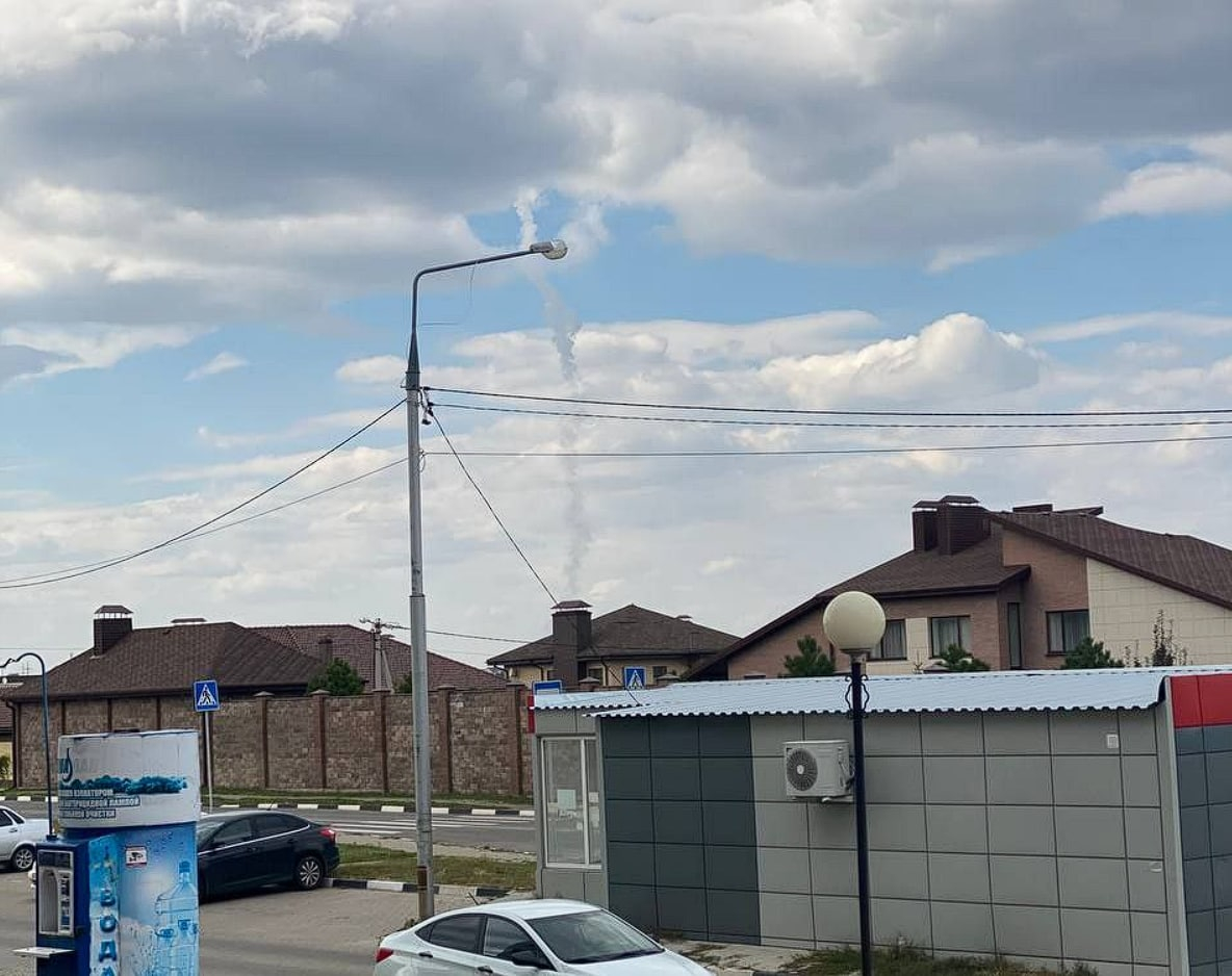 В Белгороде работает ПВО: сбиты ракеты, которые летели в поселок Комсомольский
