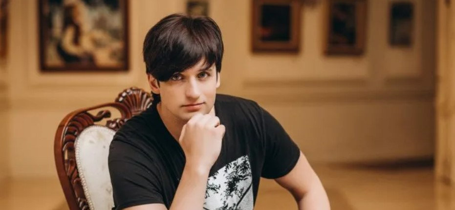 Певец Дмитрий Колдун заявил, что фанатки соблазняли его и снимали перед ним штаны