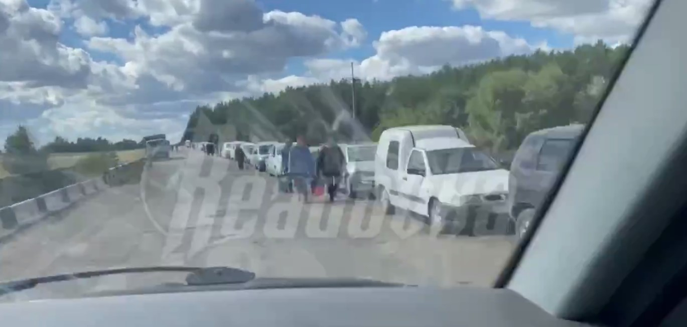На границе Белгородской области образовалась гигантская пробка