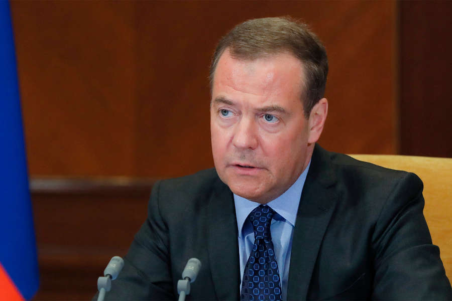 Медведев пообещал Киеву капитуляцию