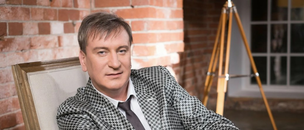 Певец Сергей Пенкин вспомнил, как поссорился с Михалковым из-за унижения своих родителей