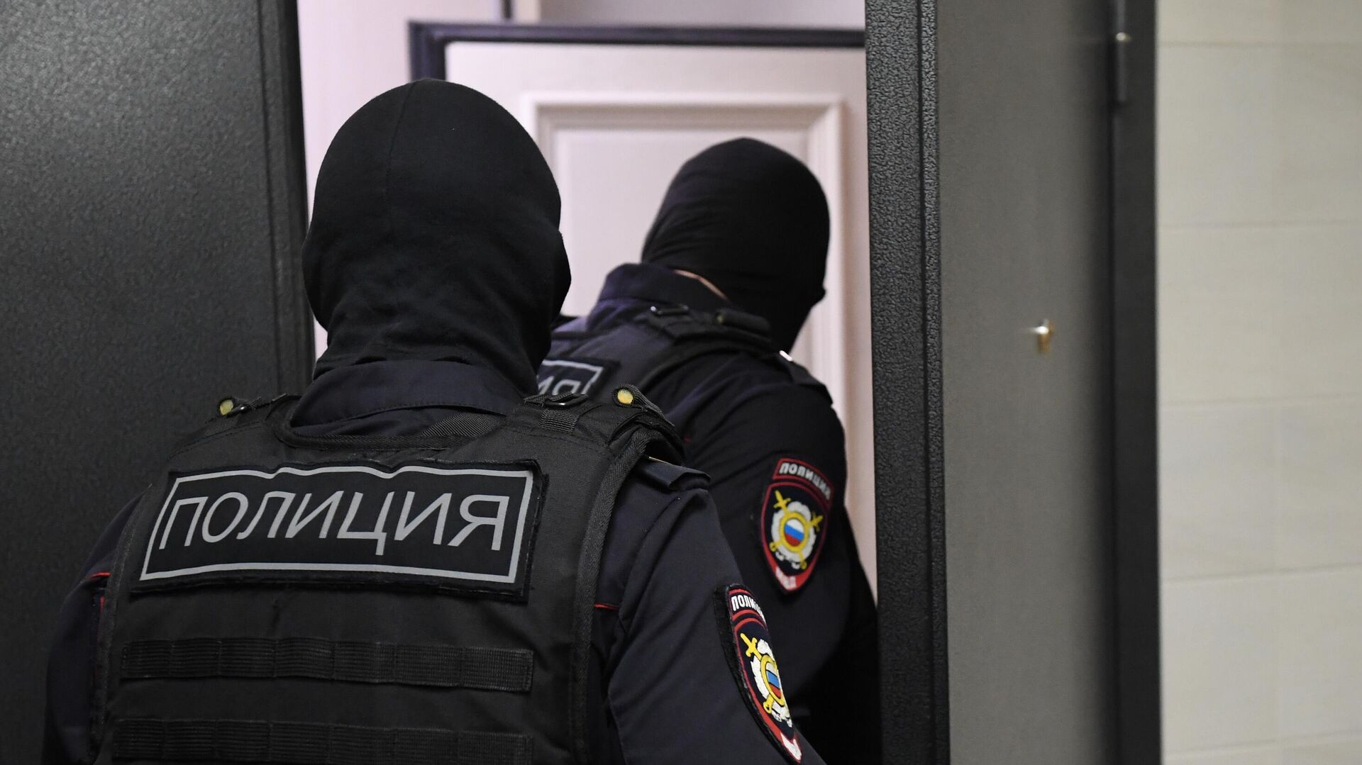 Мужчина в Новокосино чуть не сбросил ребенка с 12 этажа