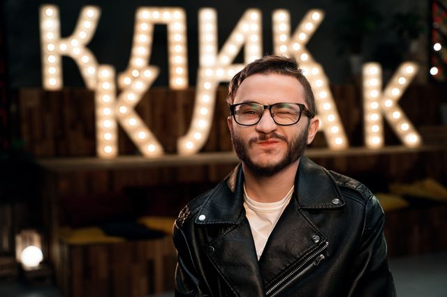 Автора хита «Я в моменте» Эльдара Джарахова нашли на сайте знакомств