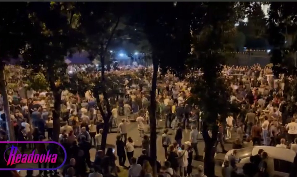 Весь Ереван вышел на митинг
