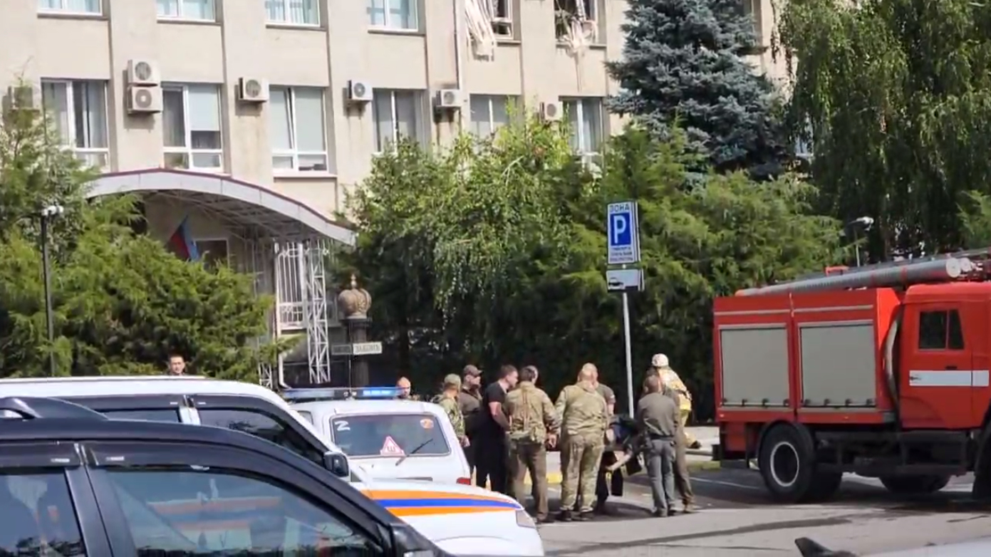 В здании генпрокуратуры ЛНР в центре Луганска взрыв