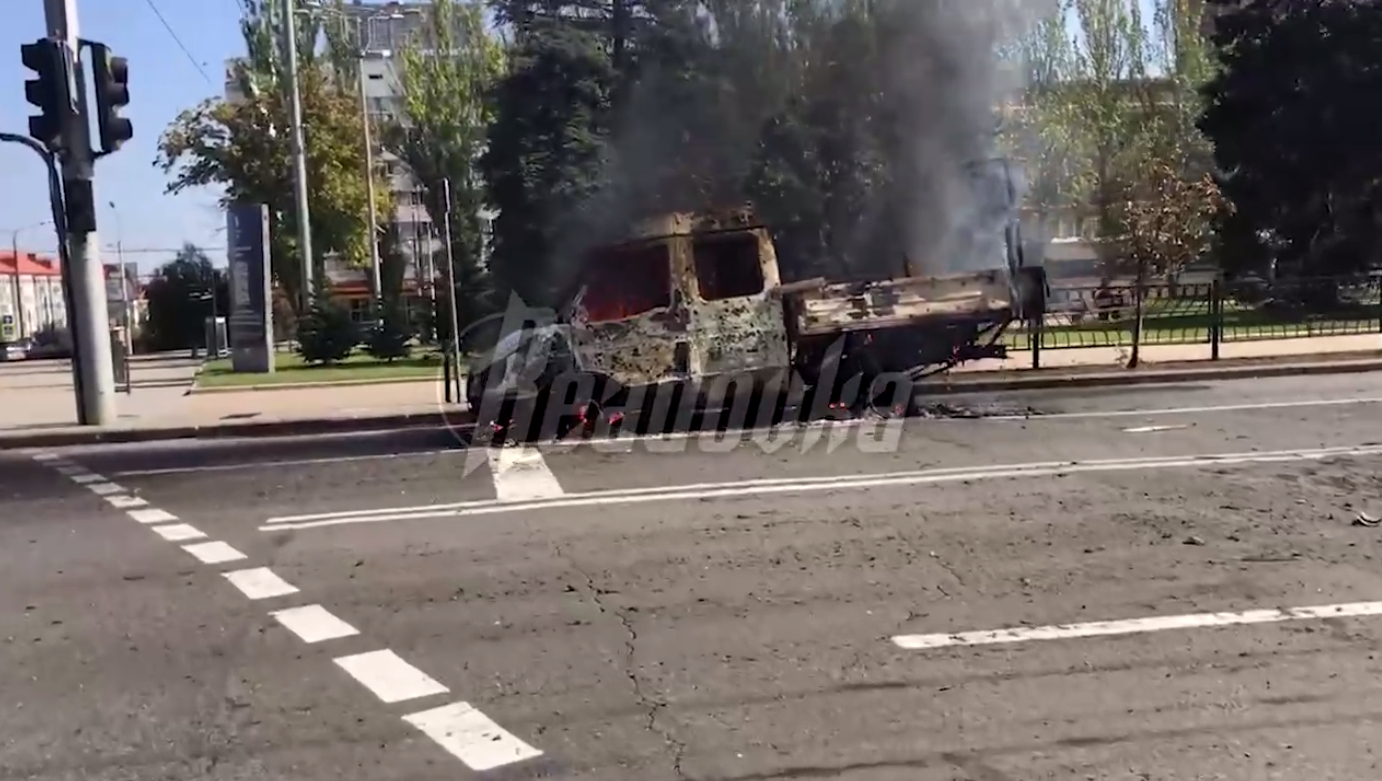В здании администрации Ворошиловского района Донецка полностью выбиты стекла