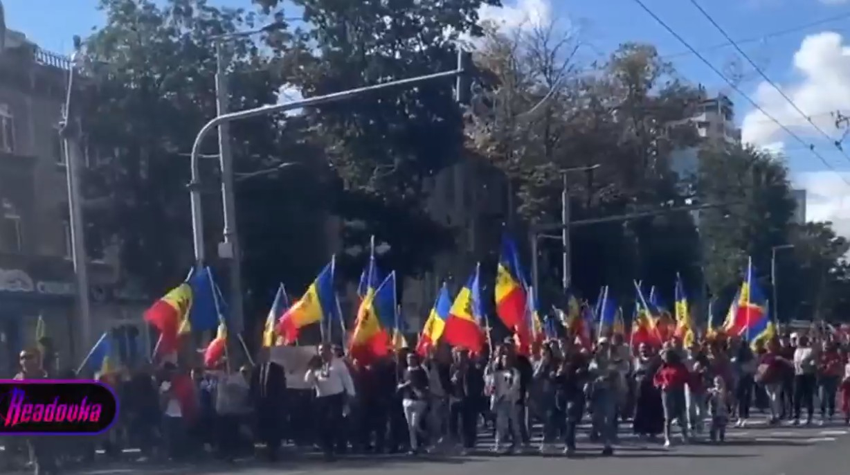 В Кишиневе местные жители продолжают требовать отставки президента