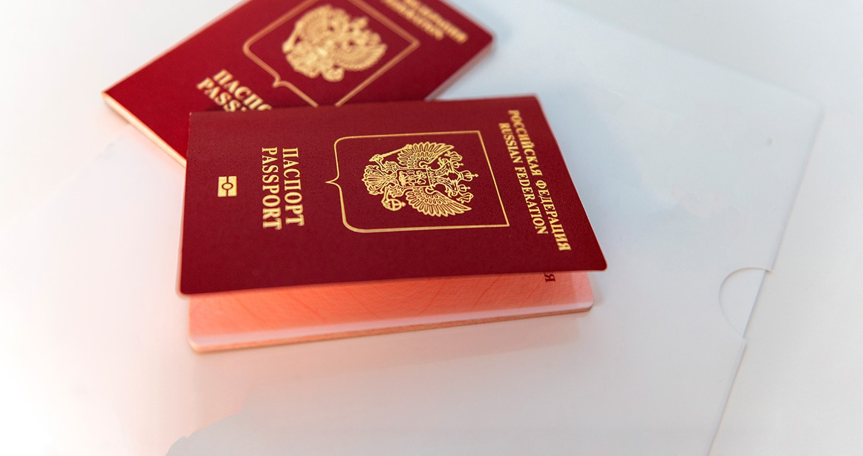 Россияне снова смогут получать загранпаспорта на 10 лет