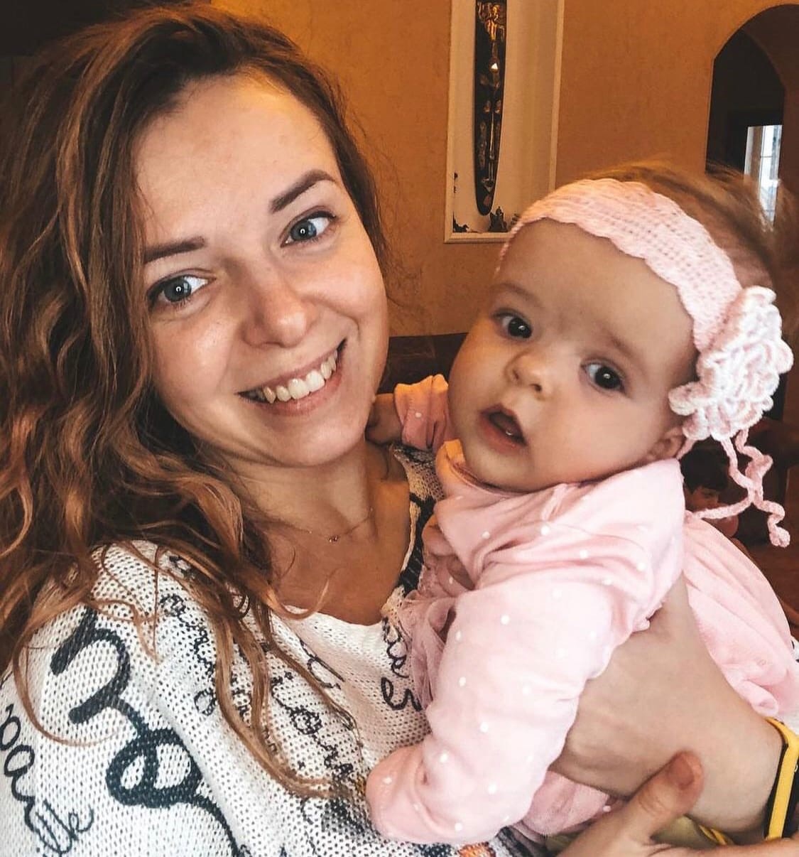 Бывшая певица «Ранеток» Женя Огурцова рассказала, что у ее годовалой дочери инвалидность