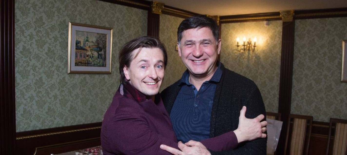Актер Сергей Безруков прокомментировал смерть Пускепалиса: «столько планов было, идей»
