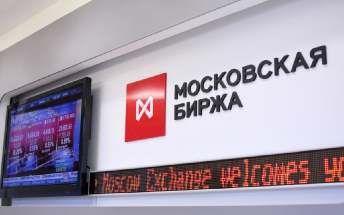 Мосбиржа приостанавливает торги британским фунтом с 3 октября