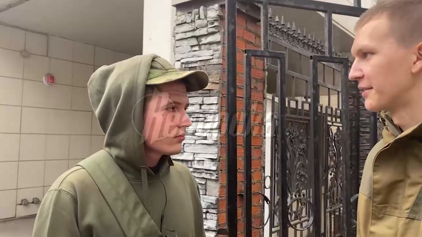Житель Москвы сразу же после утренних новостей отправился в военкомат