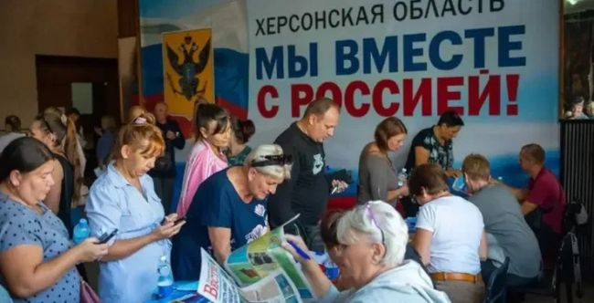 С самого утра в Херсоне выстраиваются очереди в избирательные участки