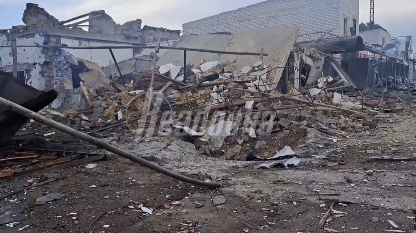 ВСУ ночью обстреляли оптовый рынок в Новой Каховке
