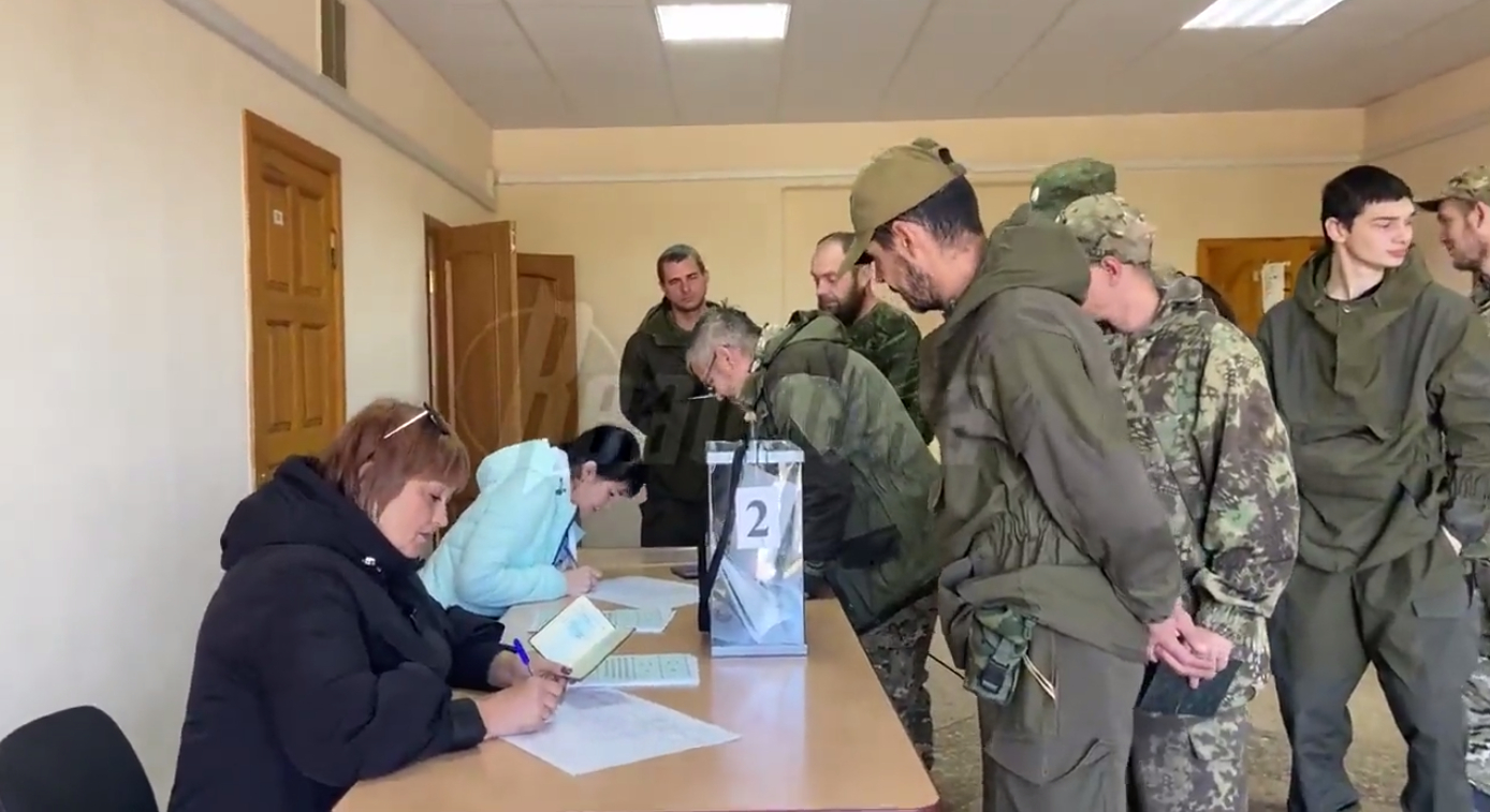 Как голосуют военные Донецка
