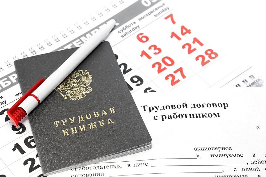 Приостановка трудового договора и ее роль: стаж, повестка и работодатель