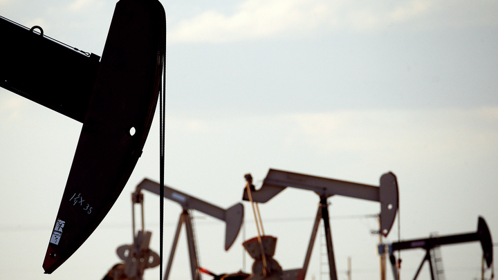 Bloomberg: Евросоюз отложит принятие решения о введении потолка цен на нефть из России