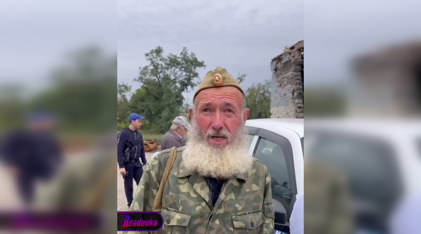Дедушка с тростью сам посетил избирательный участок в Попасной