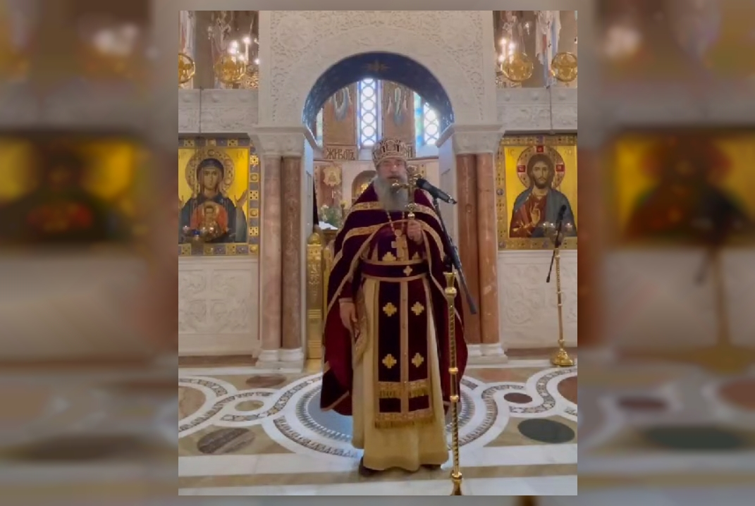 «Как ты вернешься, как ты будешь жить?»: батюшка пристыдил сбежавших из России уклонистов