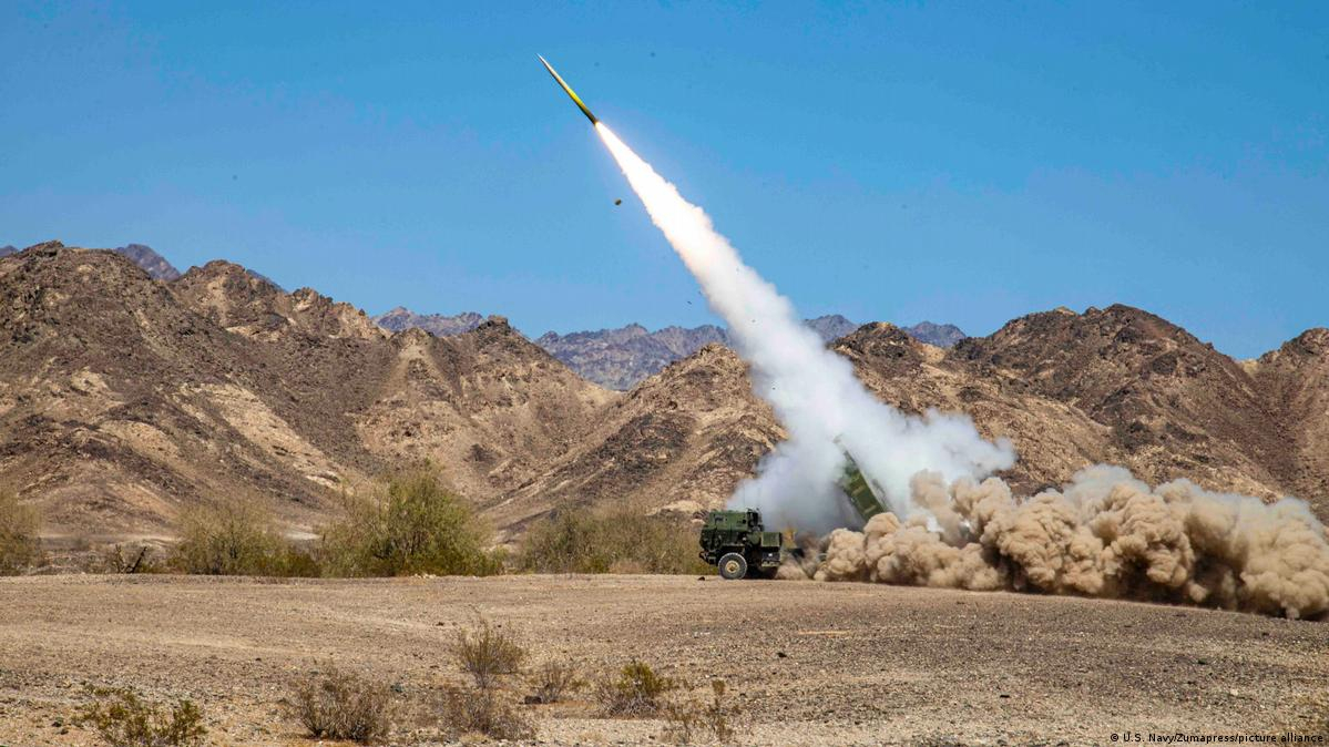 ВСУ прицельно ударили по колонне украинских беженцев из РСЗО HIMARS