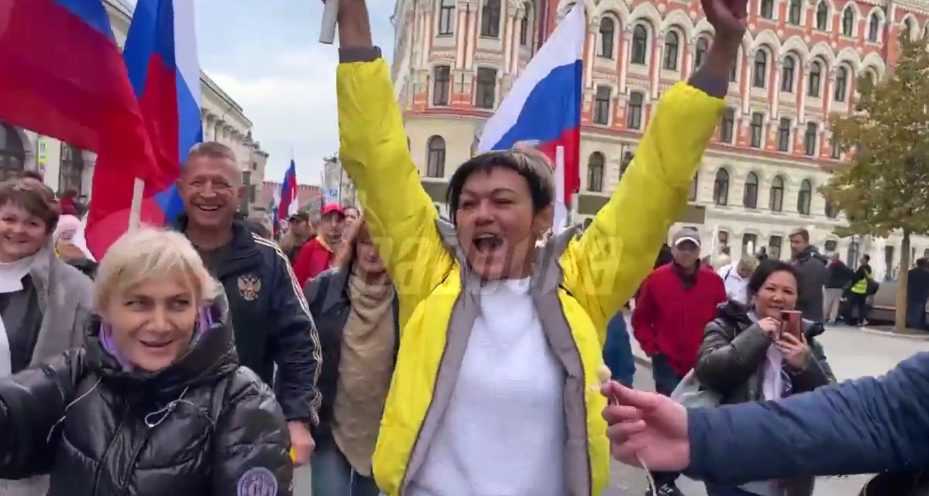 На митинг-концерт в честь присоединения новых регионов приехали люди со всей страны