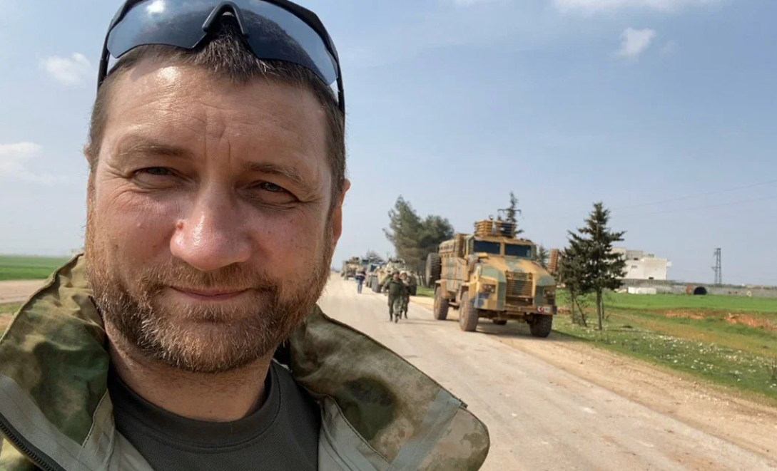 Российского военкора Олега Блохина освободили с супругой