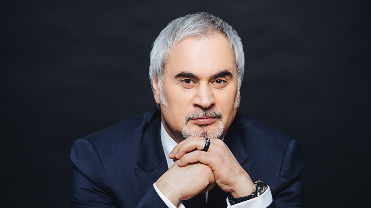 Валерий Меладзе смутился, когда ведущий в Ташкенте назвал его «российским гостем»