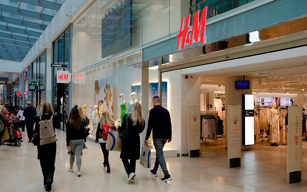 В России закрылось более 40 магазинов шведской компании H&M