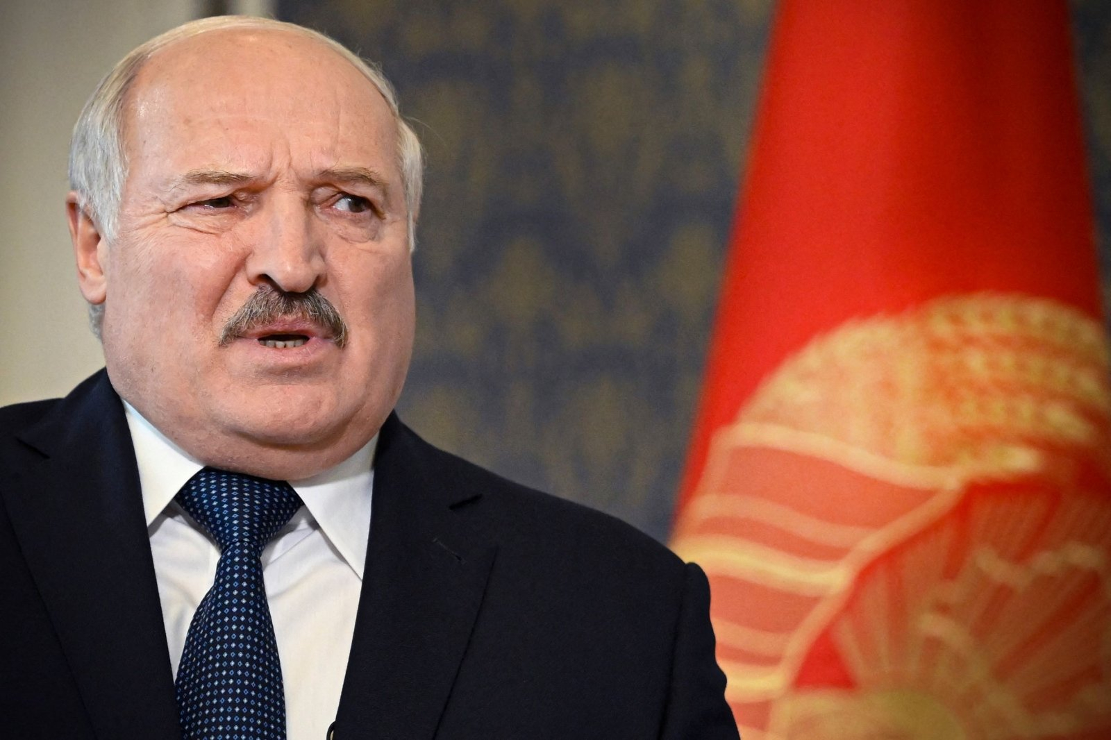 Лукашенко запретил ценам в Белоруссии расти