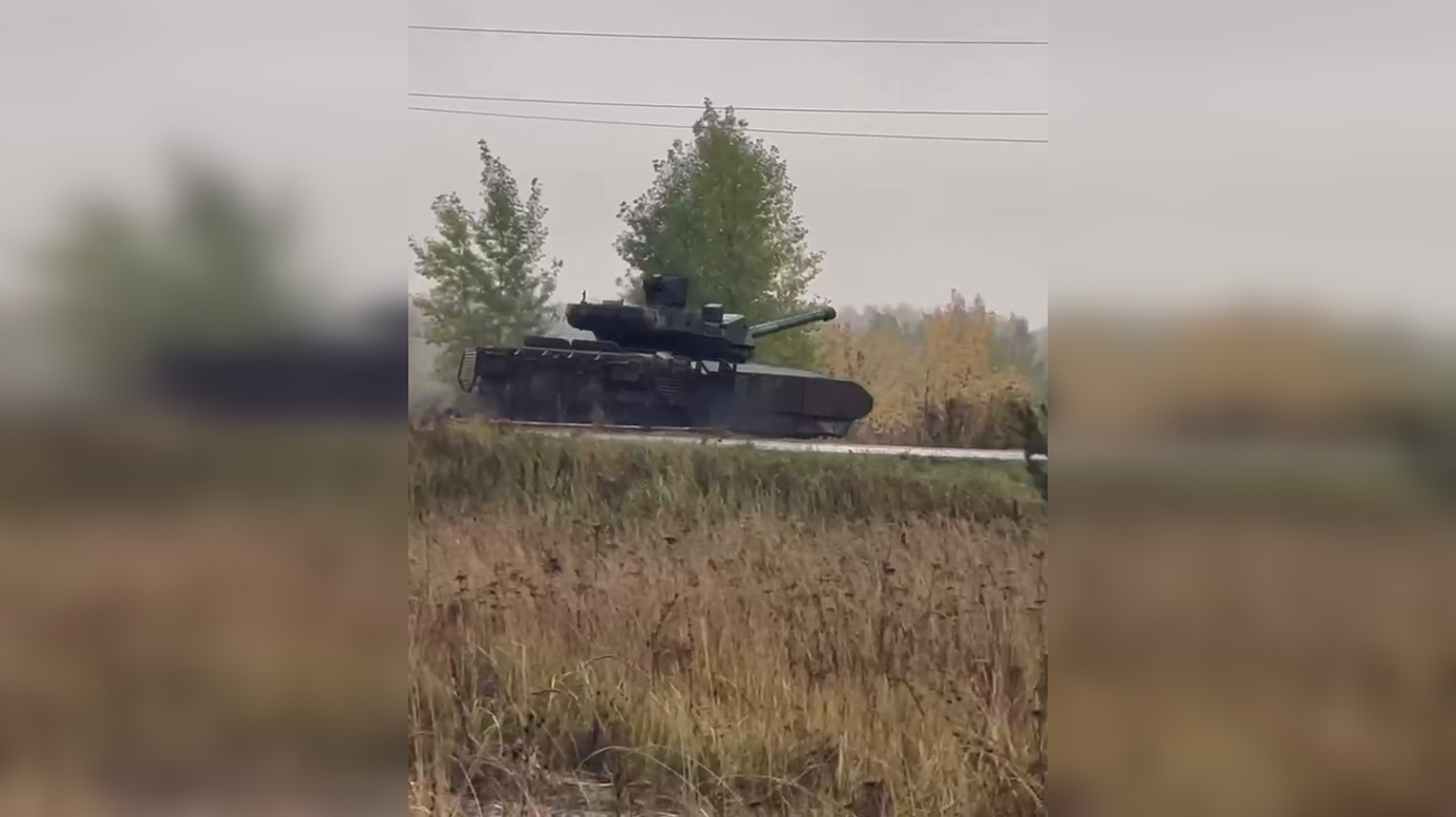 Новейший российский танк Т-14 «Армата» замечен на полигоне в Татарстане
