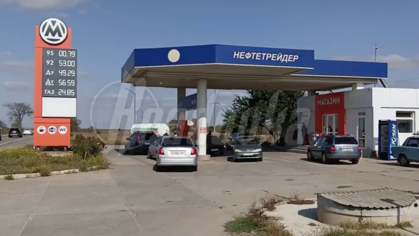 Ажиотаж на заправках в Крыму постепенно спадает