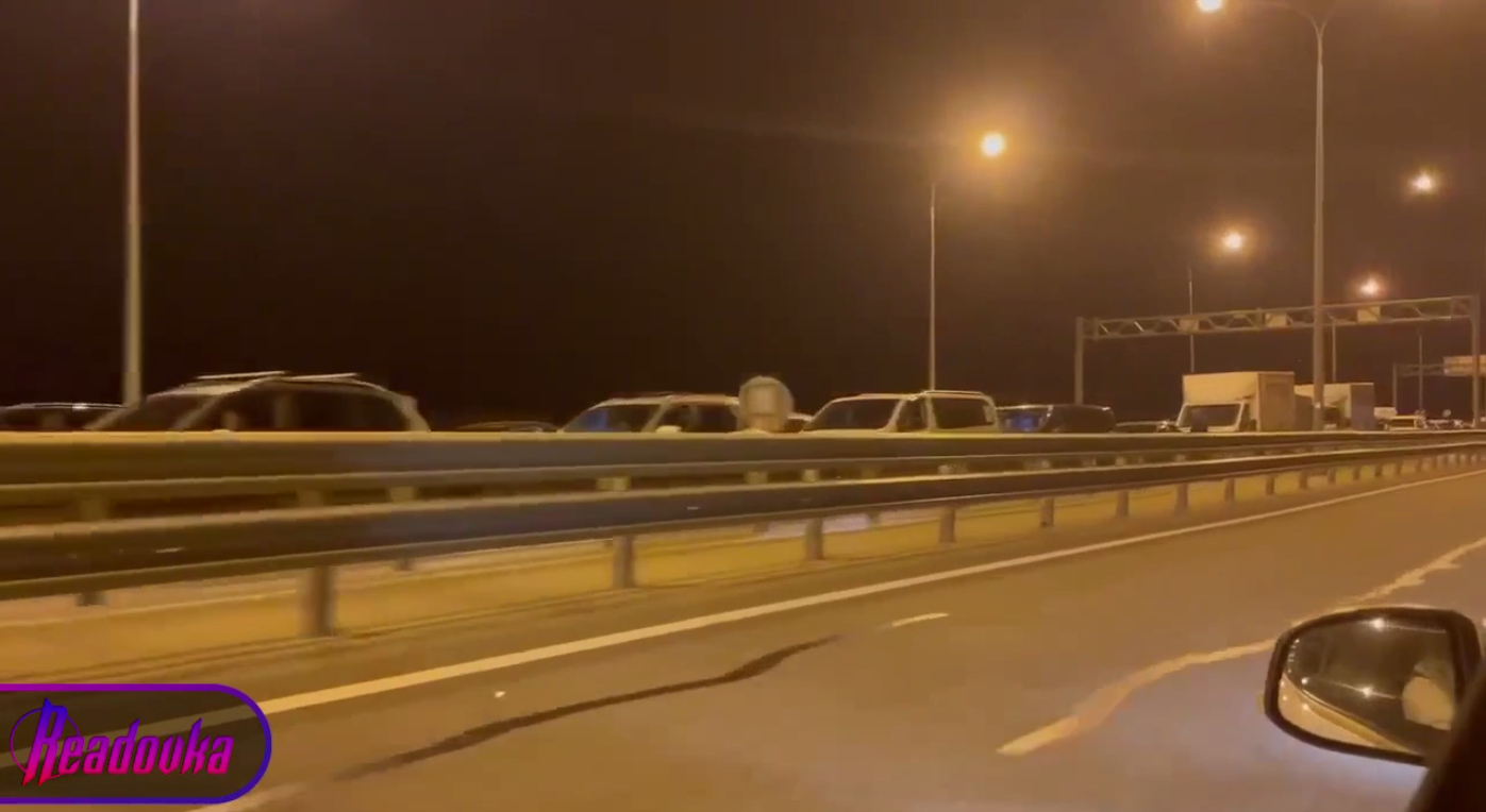 На Крымском мосту продолжается реверсивное движение по одной из полос