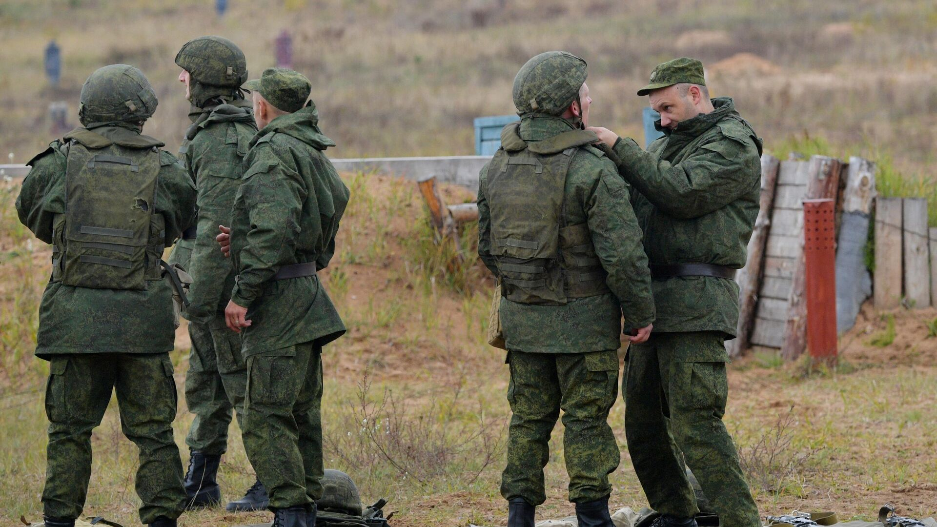Мобилизованные в Волгограде проходят огневую подготовку на полигоне