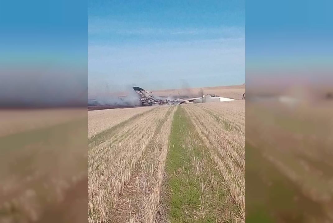 В Ростовской области упал в поле самолет Су-24М