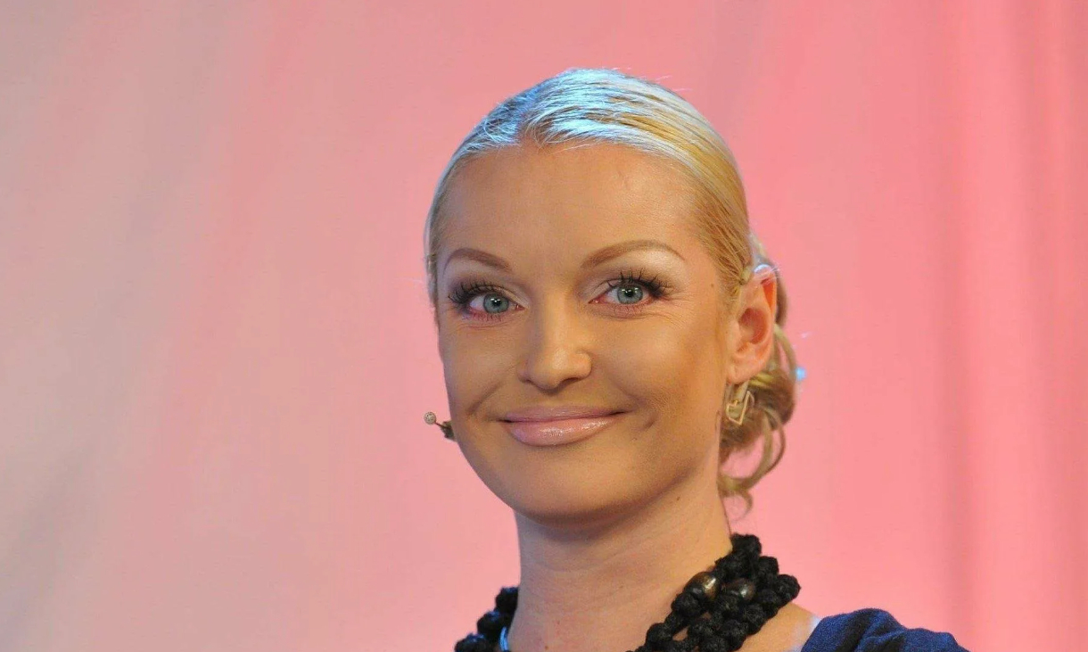 Анастасия Волочкова рассказала, почему до сих пор не уехала из России