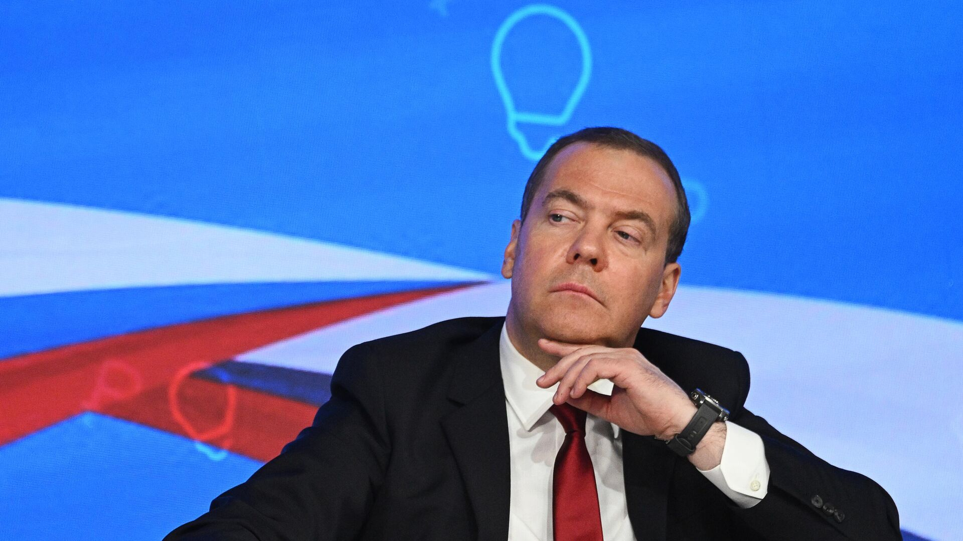 Медведев анонсировал следующие «эпизоды» обстрелов Украины