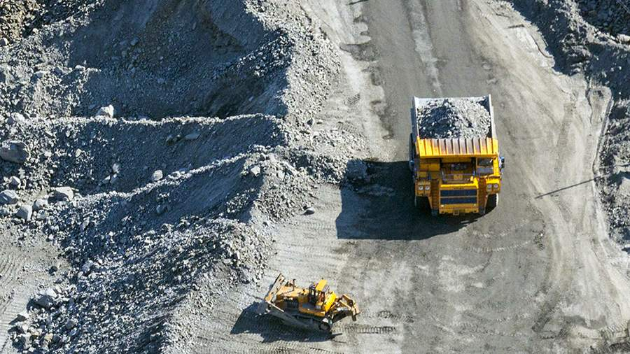 Производитель железной руды Ferrexpo приостанавливает производство на Украине