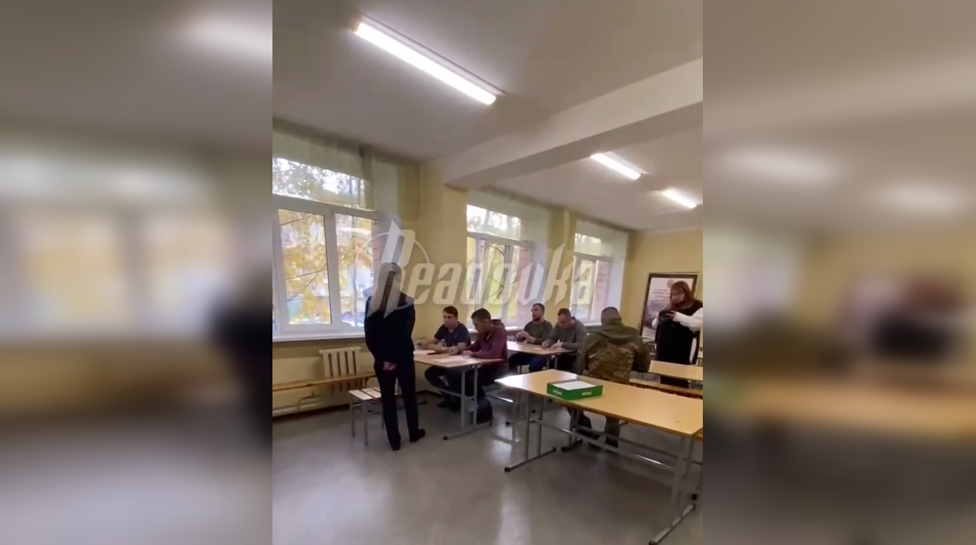 В Ижевске сотрудники ФССП прямо в военкомате проверяют долги мобилизованных