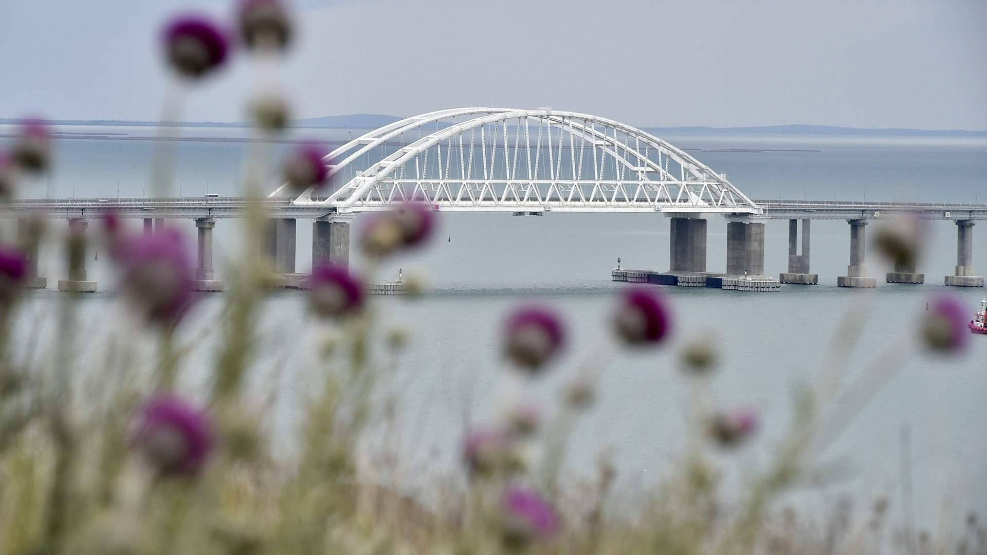 Через Крымский мост восстановили движение электропоездов